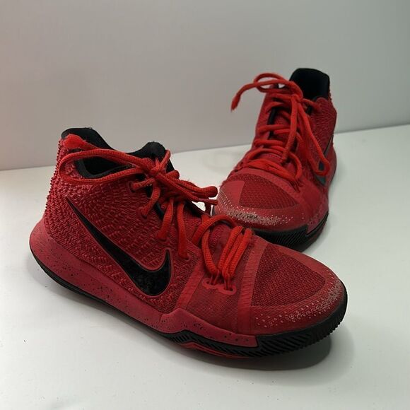NIKE KYRIE 3 x THREE POINT CONTEST CANDY APPLE - Picture 2 of 8